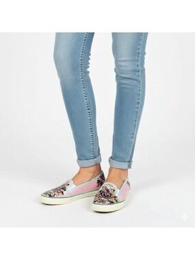 Ed Hardy Pink Pointed-Toe Slip-On Sneakers – Women’s Size 5